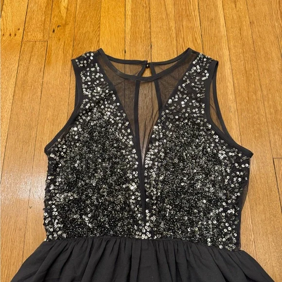 Forever 21 - Sleeveless Sequins Dress - Picture 2 of 4